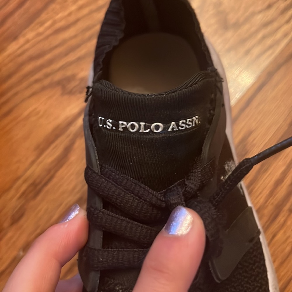Hi I’m selling these us polo kids shoes size 13.5 - Picture 3 of 5